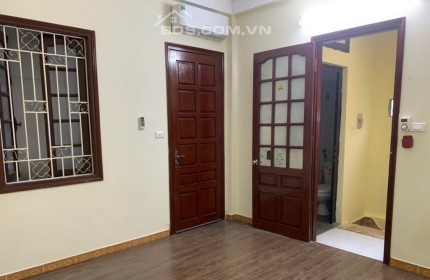 Bán nhà  Lê Duẩn, 4Tầng, đúc BTCT, cách 10m ra phố,  27m2, giá chỉ  4,25 tỷ  (còn thương lượng )